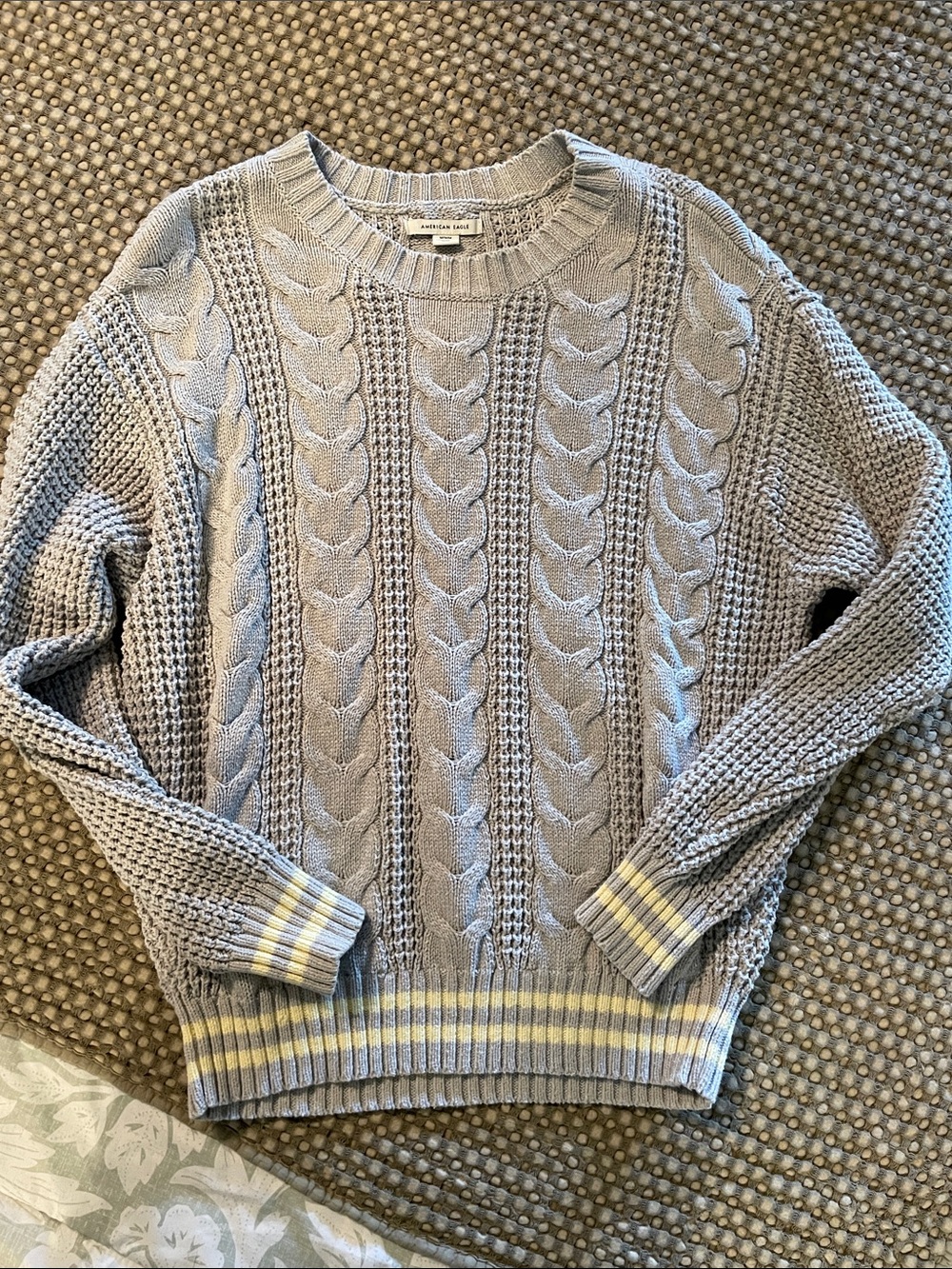 American Eagle Outfitters Light Gray Cable-Knit Crewneck w/ Yellow Stripes (szM)